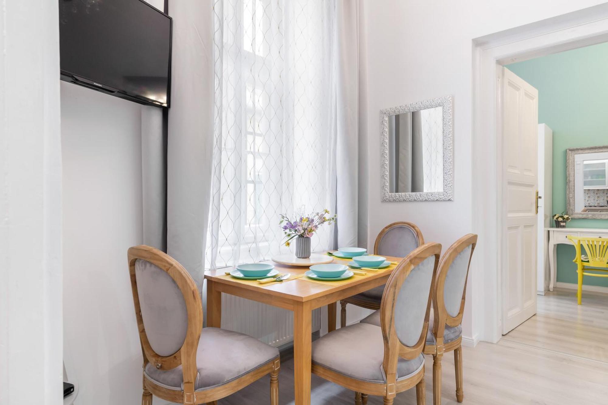 Apartment, In The Middle Of The Center, Quiet, Ac * Boedapest