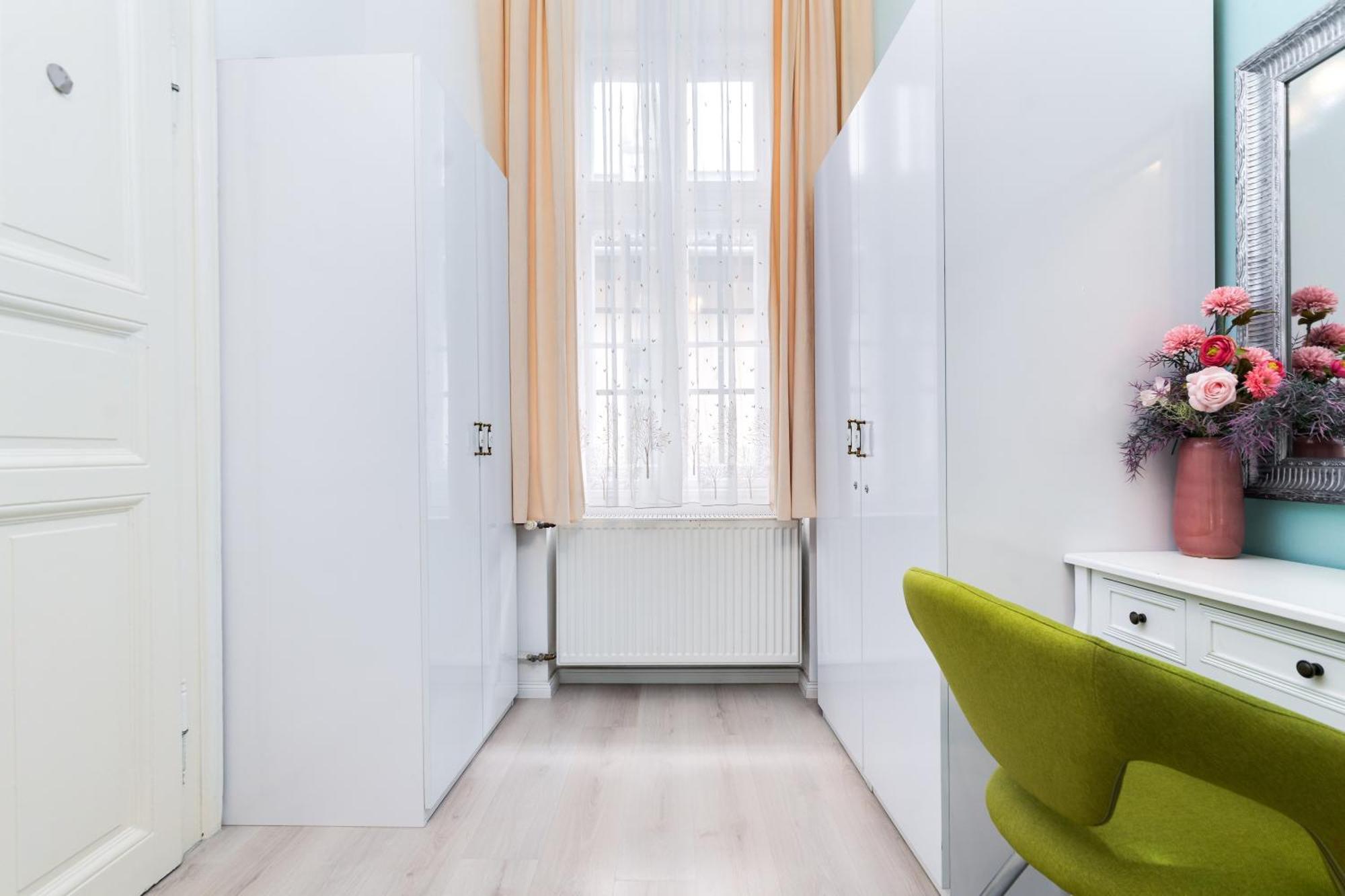 Apartment, In The Middle Of The Center, Quiet, Ac * Budapešť